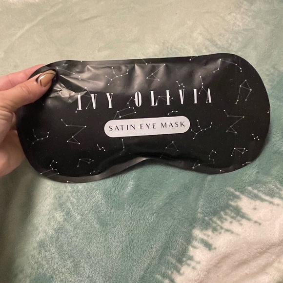 🖤✨🤍 Ivy Olivia Satin Eye Mask 🖤✨🤍 - Picture 2 of 4